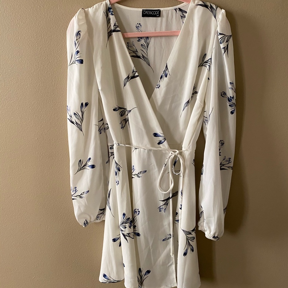 White dress with long sleeve